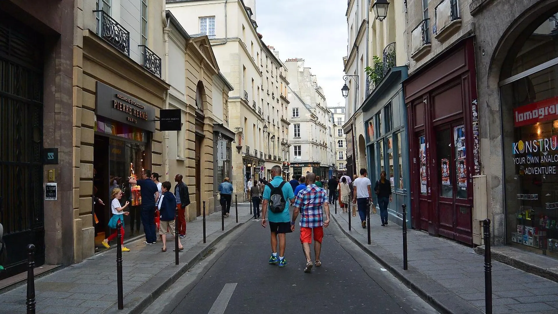 Marais, Sainte-Croix Bretonnerie 2 - 4 Places Paris Apartment